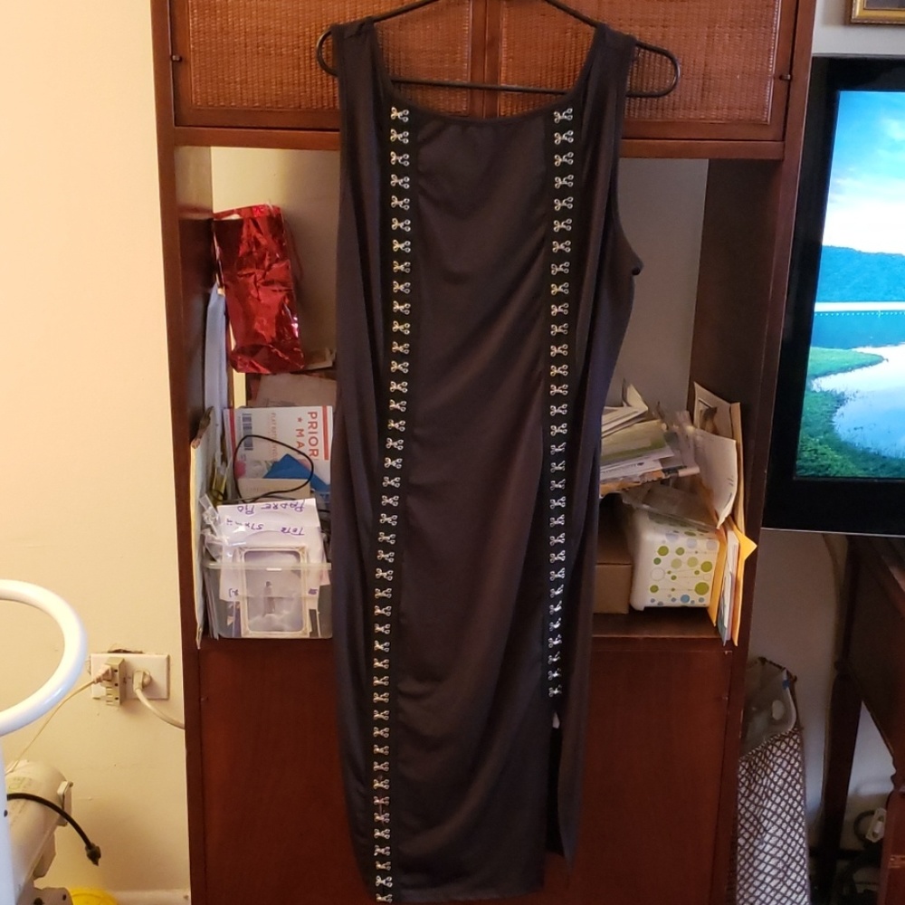 Side split clasp dress